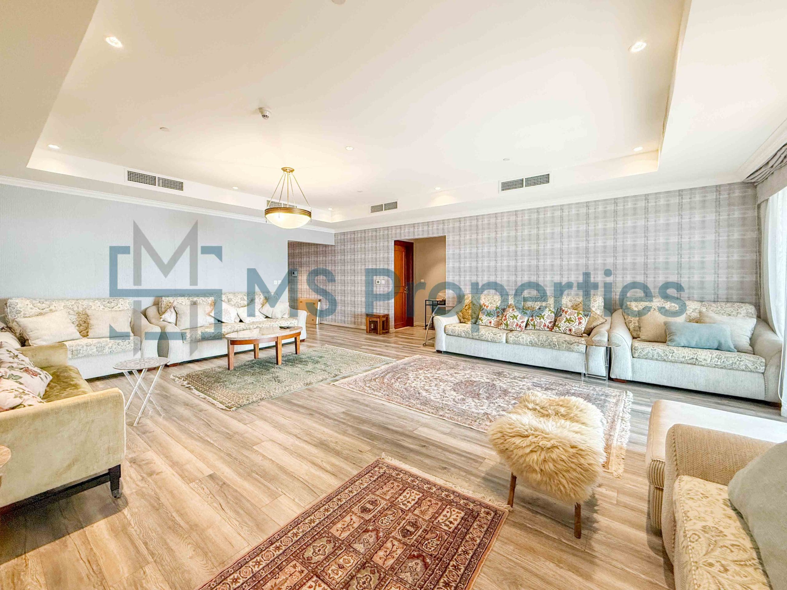 Luxurious 2Bedroom Flat with Stunning Balcony View