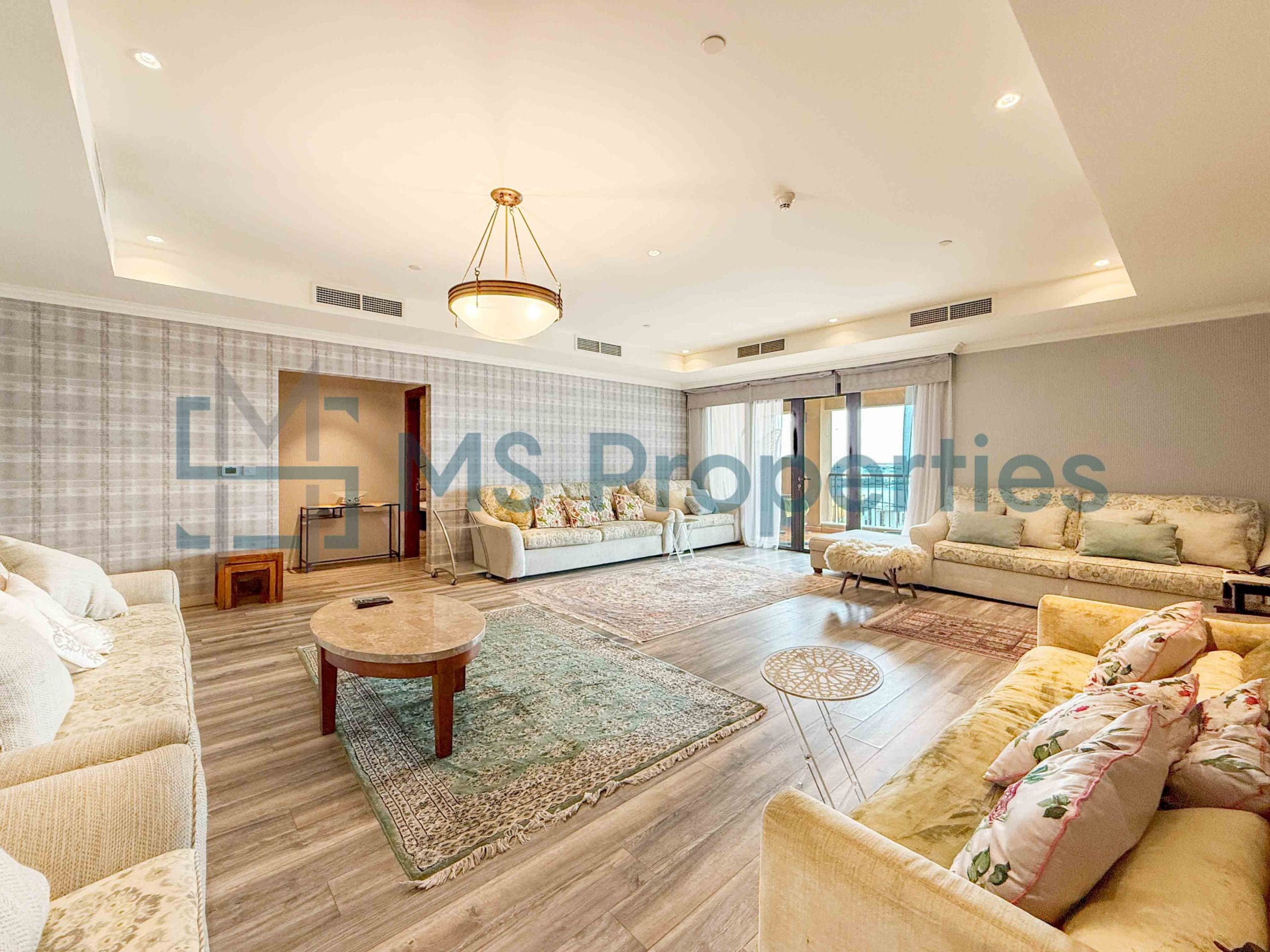 Luxurious 2Bedroom Flat with Stunning Balcony View