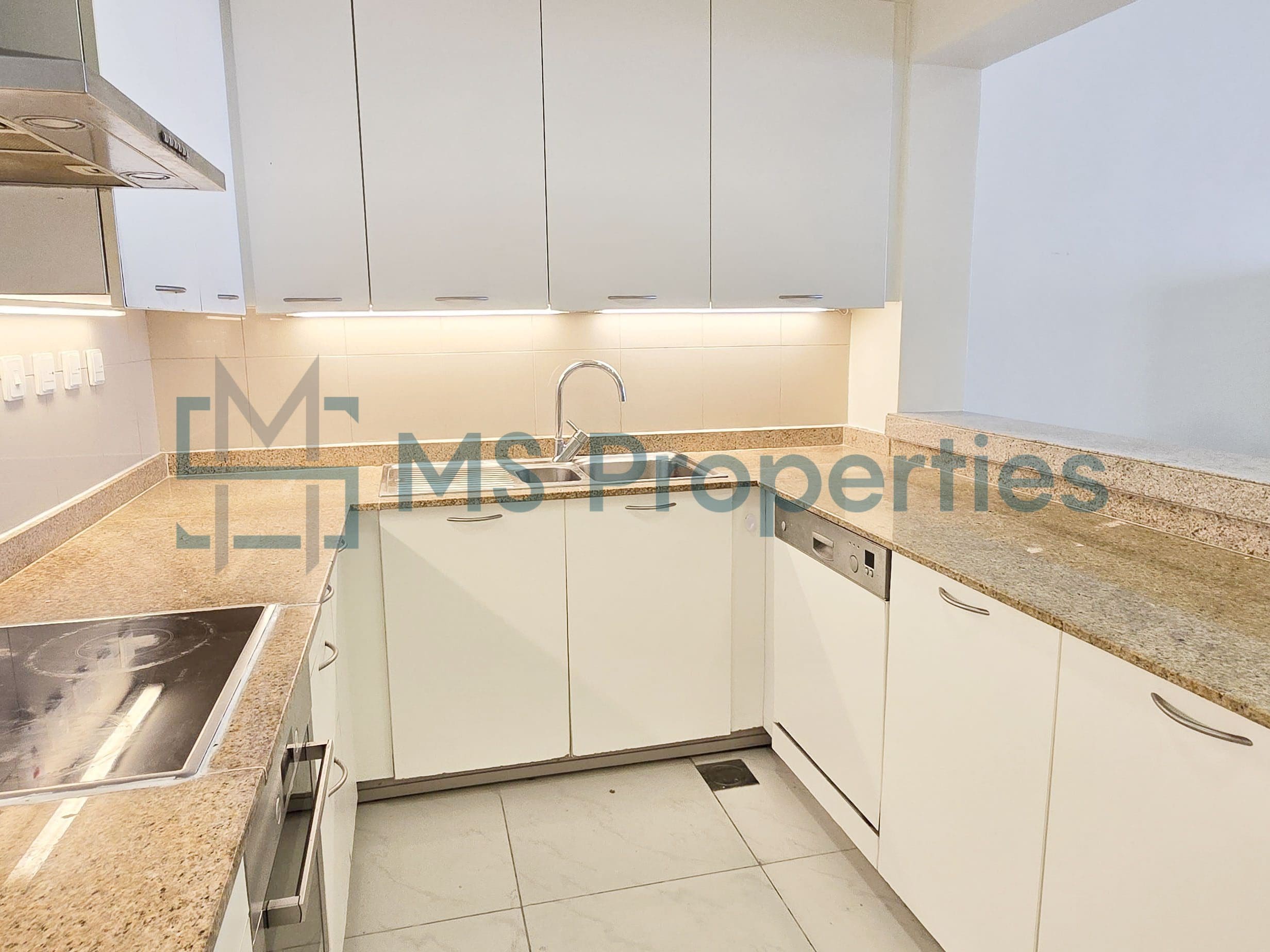 Spacious 1BHK Apartment with Marina View Balcony