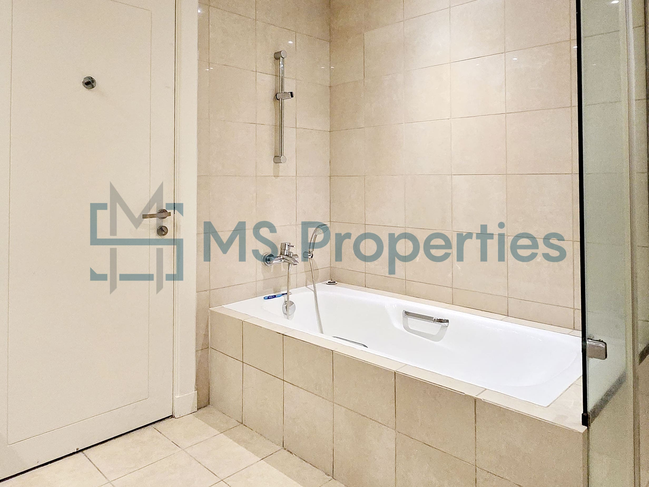 Bright and Clean 1BHK Flat with Amazing Marina View
