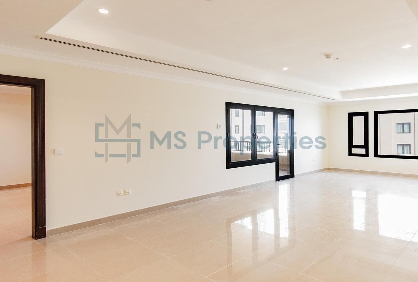 Bright and Classic 1BHK + Office in the Heart of The Pearl