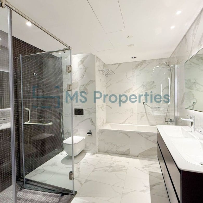 Beautiful Scenery 2BR+Maid Apartment with Balcony