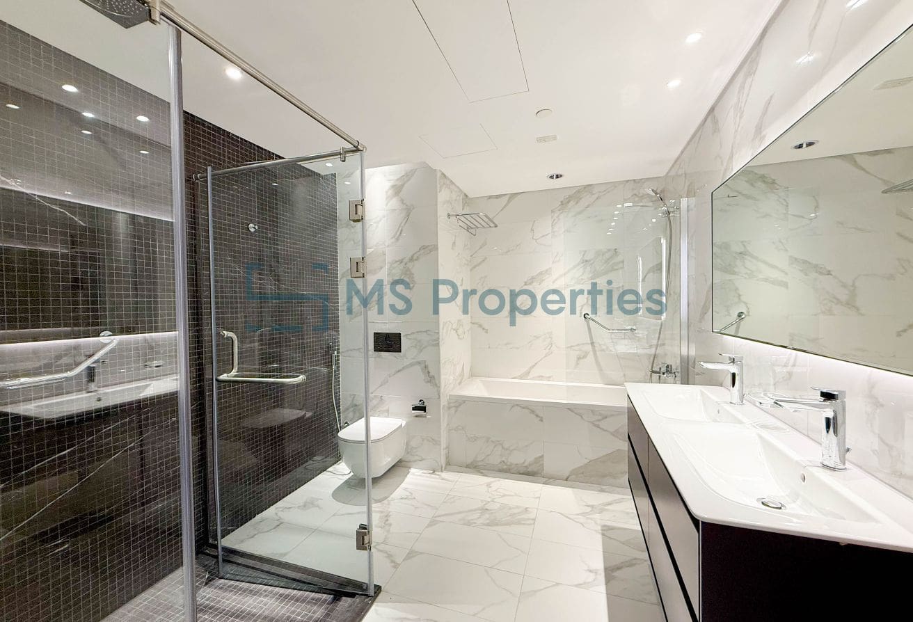 Beautiful Scenery 2BR+Maid Apartment with Balcony