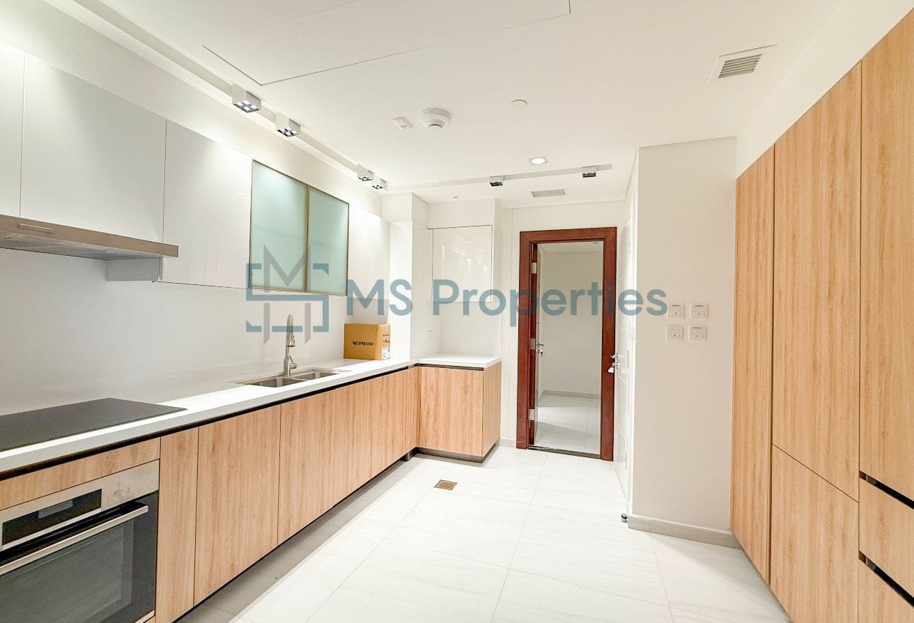 Beautiful Scenery 2BR+Maid Apartment with Balcony