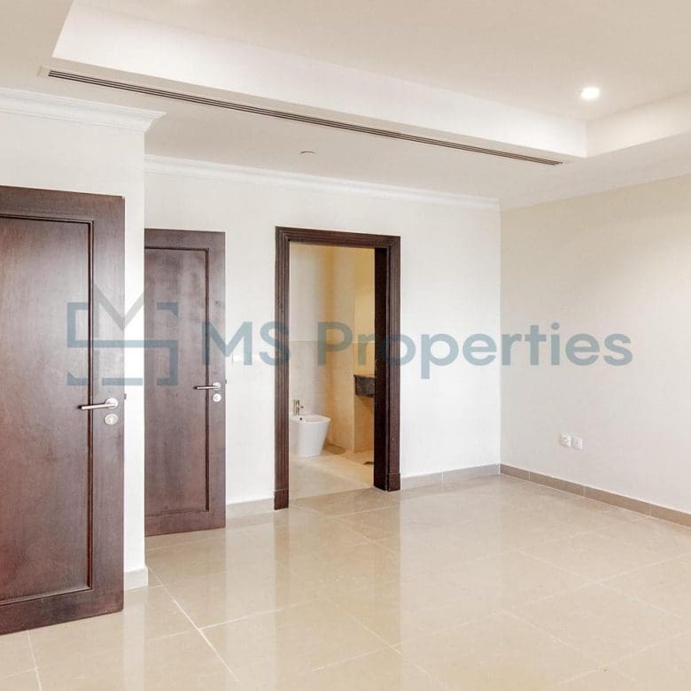 Bright and Classic 1BHK + Office in the Heart of The Pearl