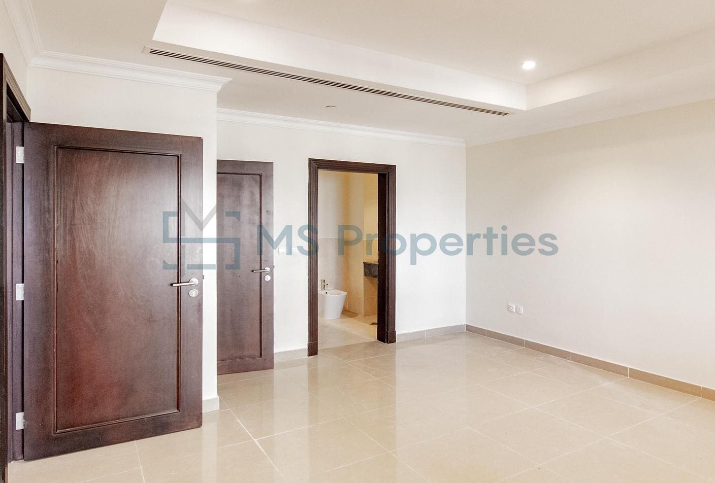 Bright and Classic 1BHK + Office in the Heart of The Pearl