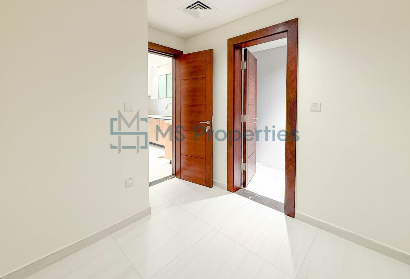 Beautiful Scenery 2BR+Maid Apartment with Balcony
