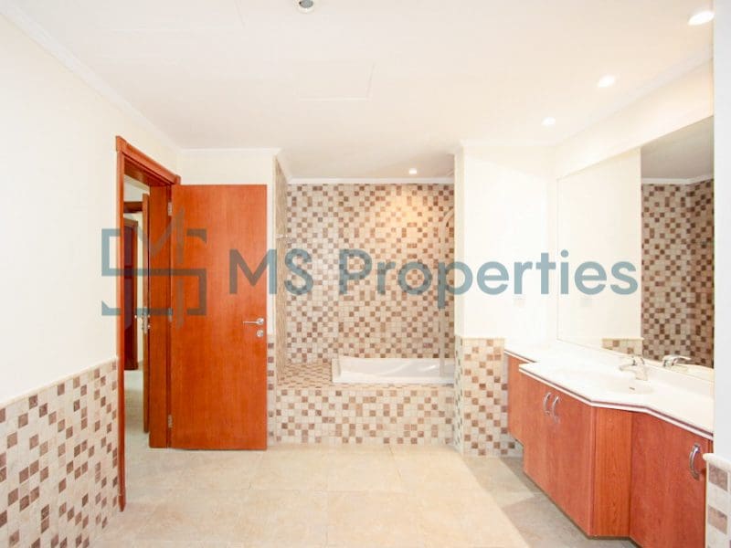 2 BHK Flat with Amazing Full Marina View Balcony