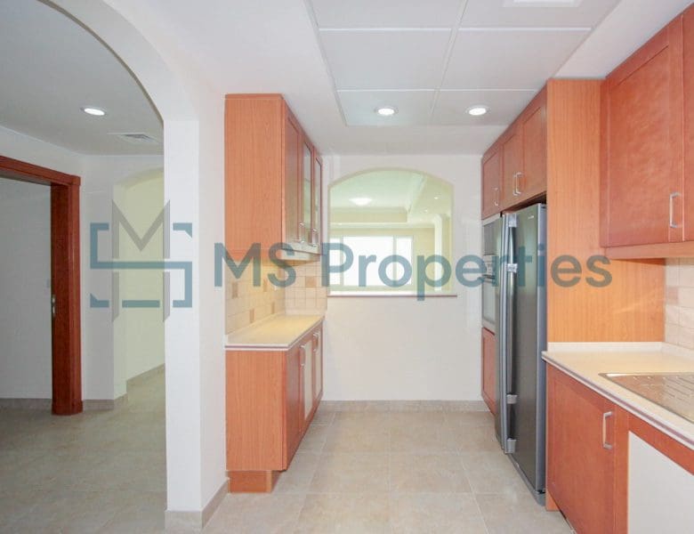 2 BHK Flat with Amazing Full Marina View Balcony