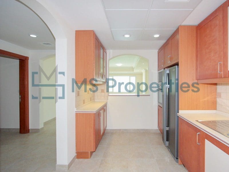 2 BHK Flat with Amazing Full Marina View Balcony