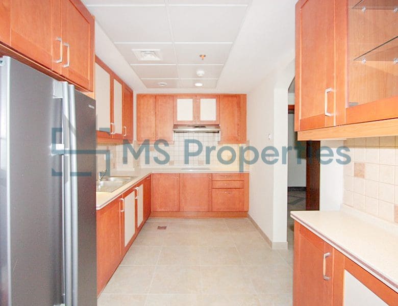 2 BHK Flat with Amazing Full Marina View Balcony