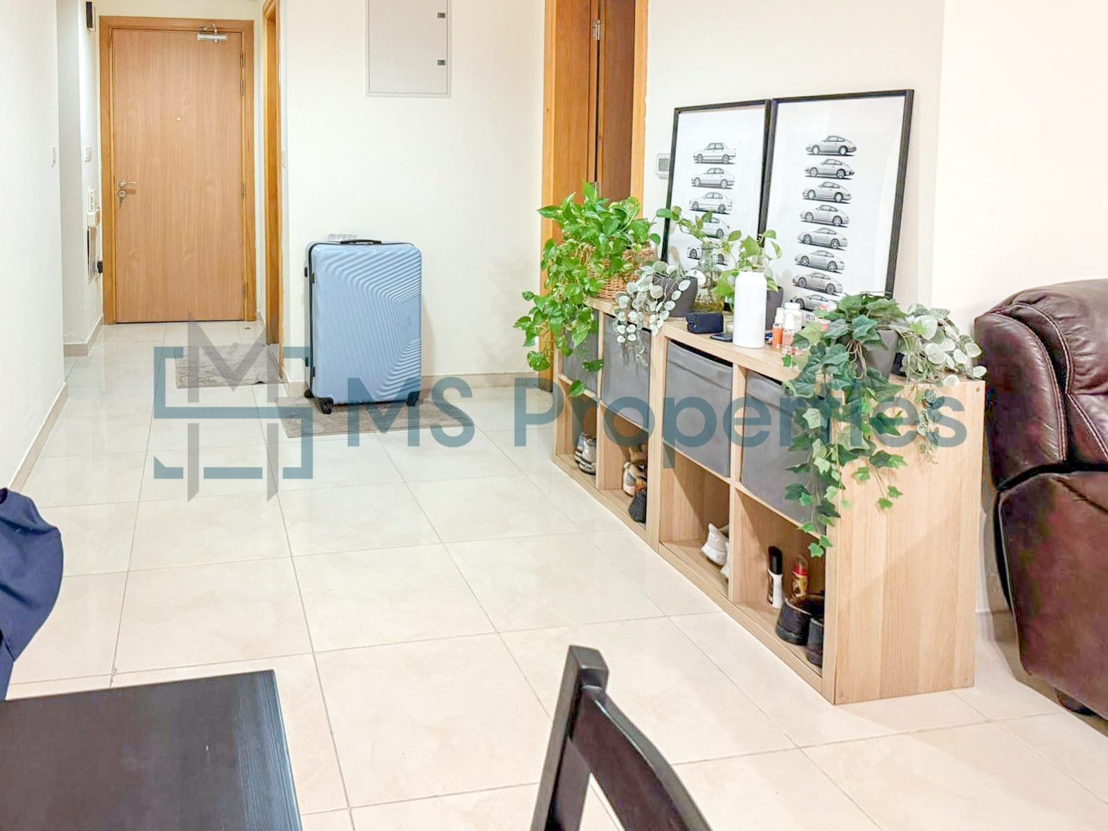 Classic and Homy 2 Bedroom Apartment | Balcony