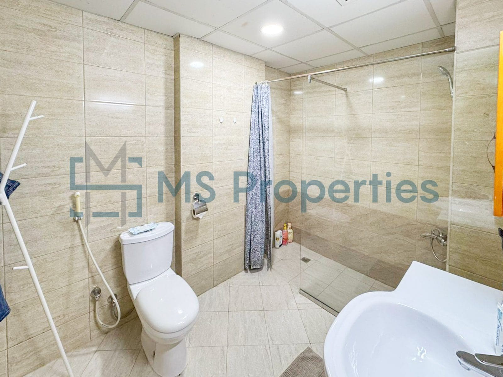 Classic and Homy 2 Bedroom Apartment | Balcony