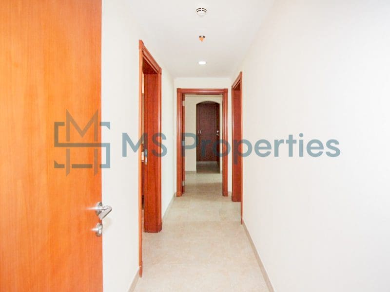 2 BHK Flat with Amazing Full Marina View Balcony