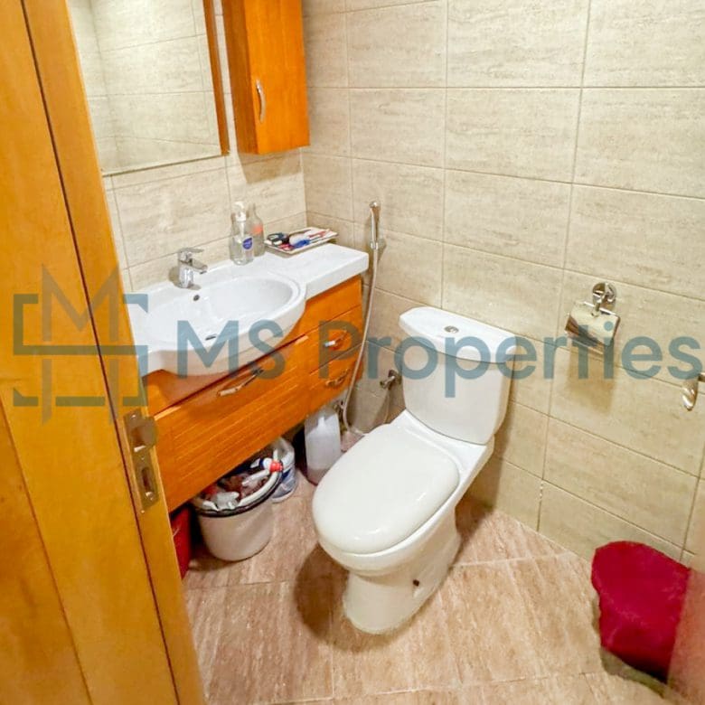 Classic and Homy 2 Bedroom Apartment | Balcony
