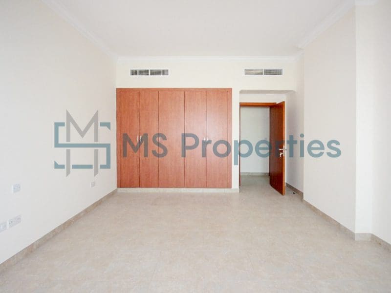 2 BHK Flat with Amazing Full Marina View Balcony