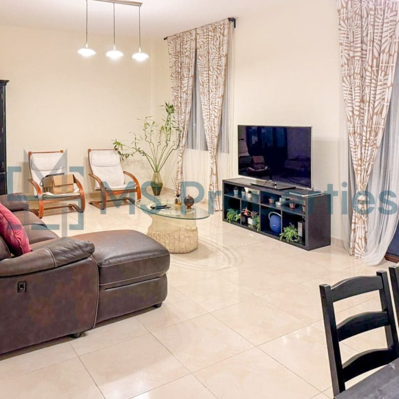Classic and Homy 2 Bedroom Apartment | Balcony
