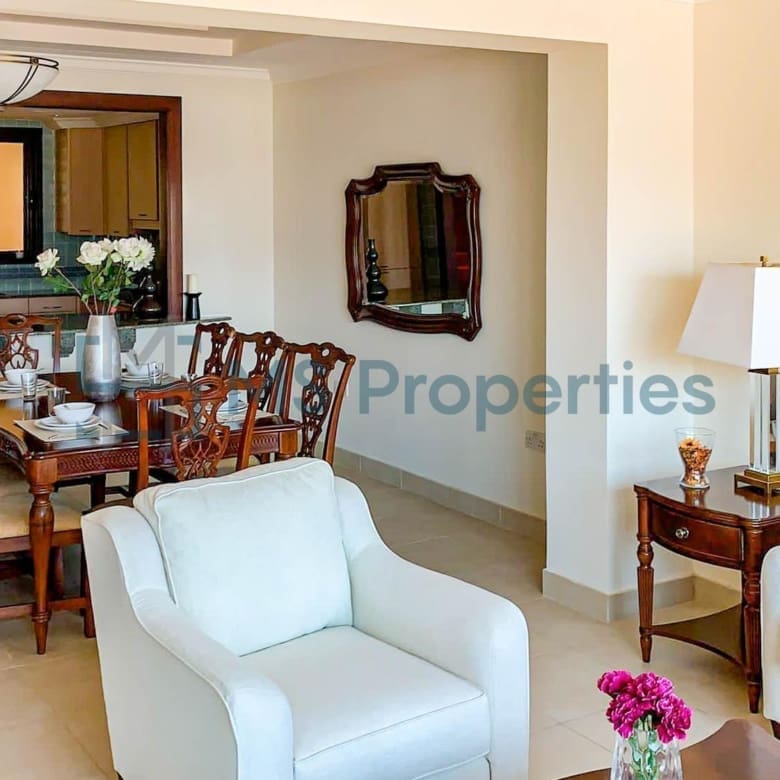 Luxurious 1Bedroom Townhouse with Stunning Balcony View