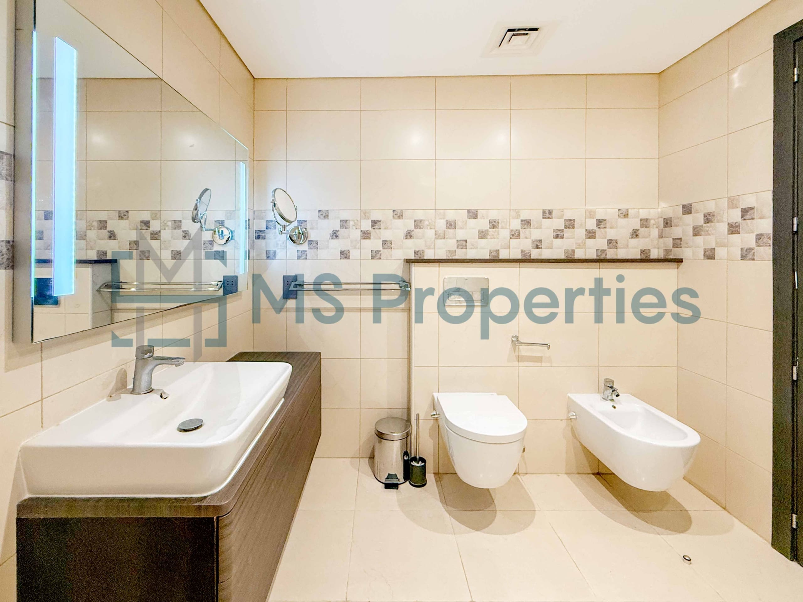 Alluring and Pristine Studio Flat + Bills Included