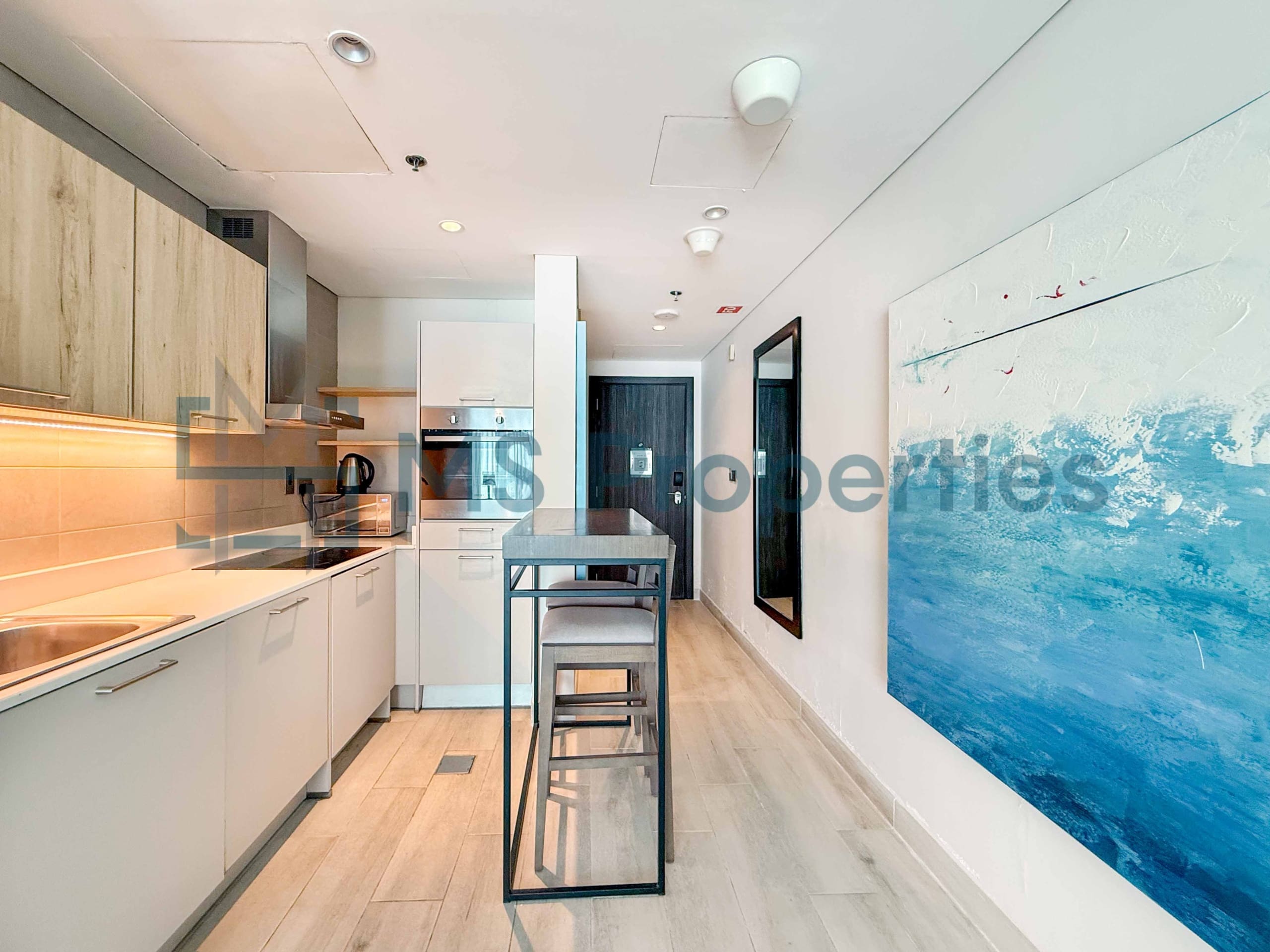 Alluring and Pristine Studio Flat + Bills Included
