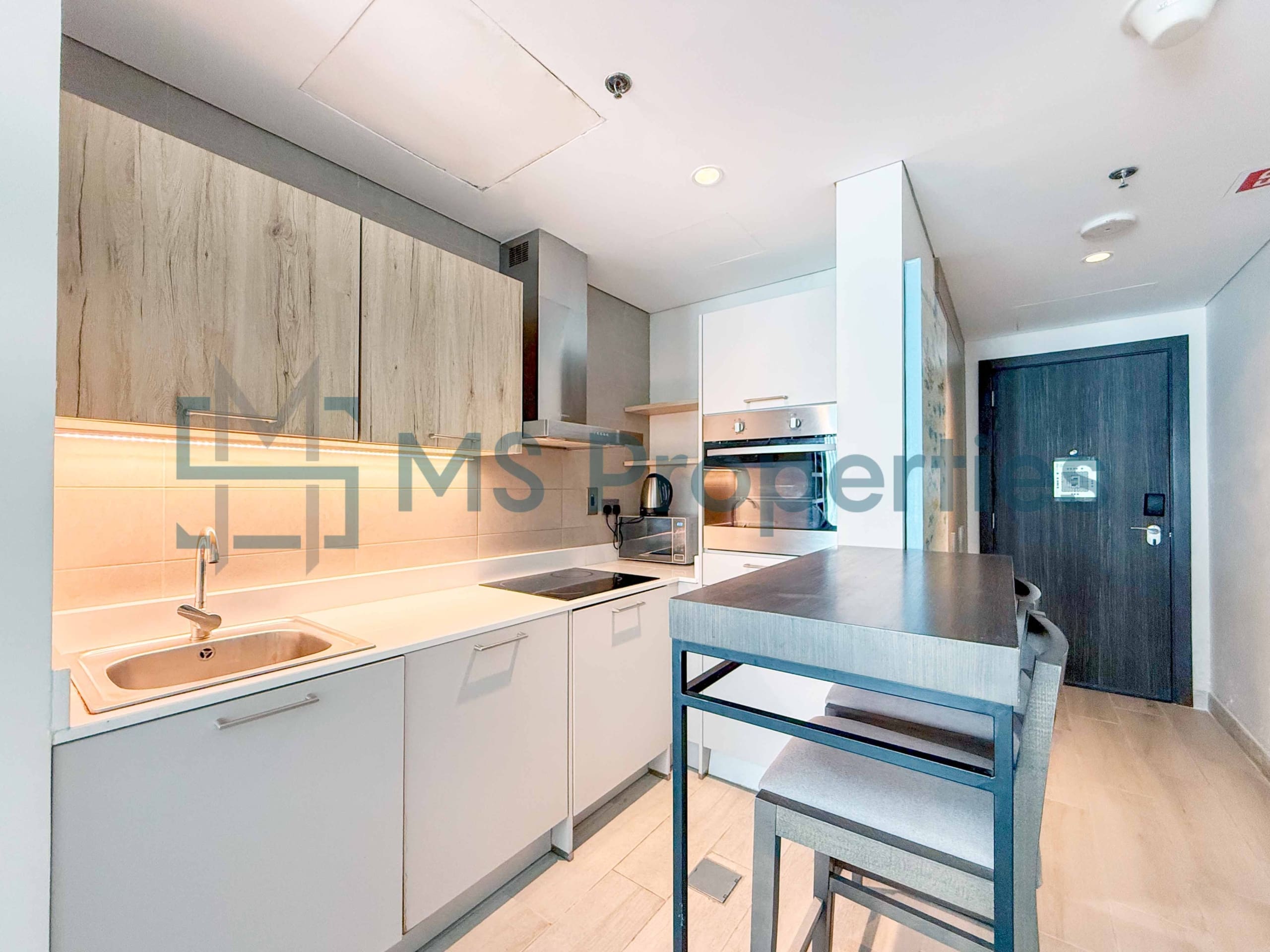 Alluring and Pristine Studio Flat + Bills Included