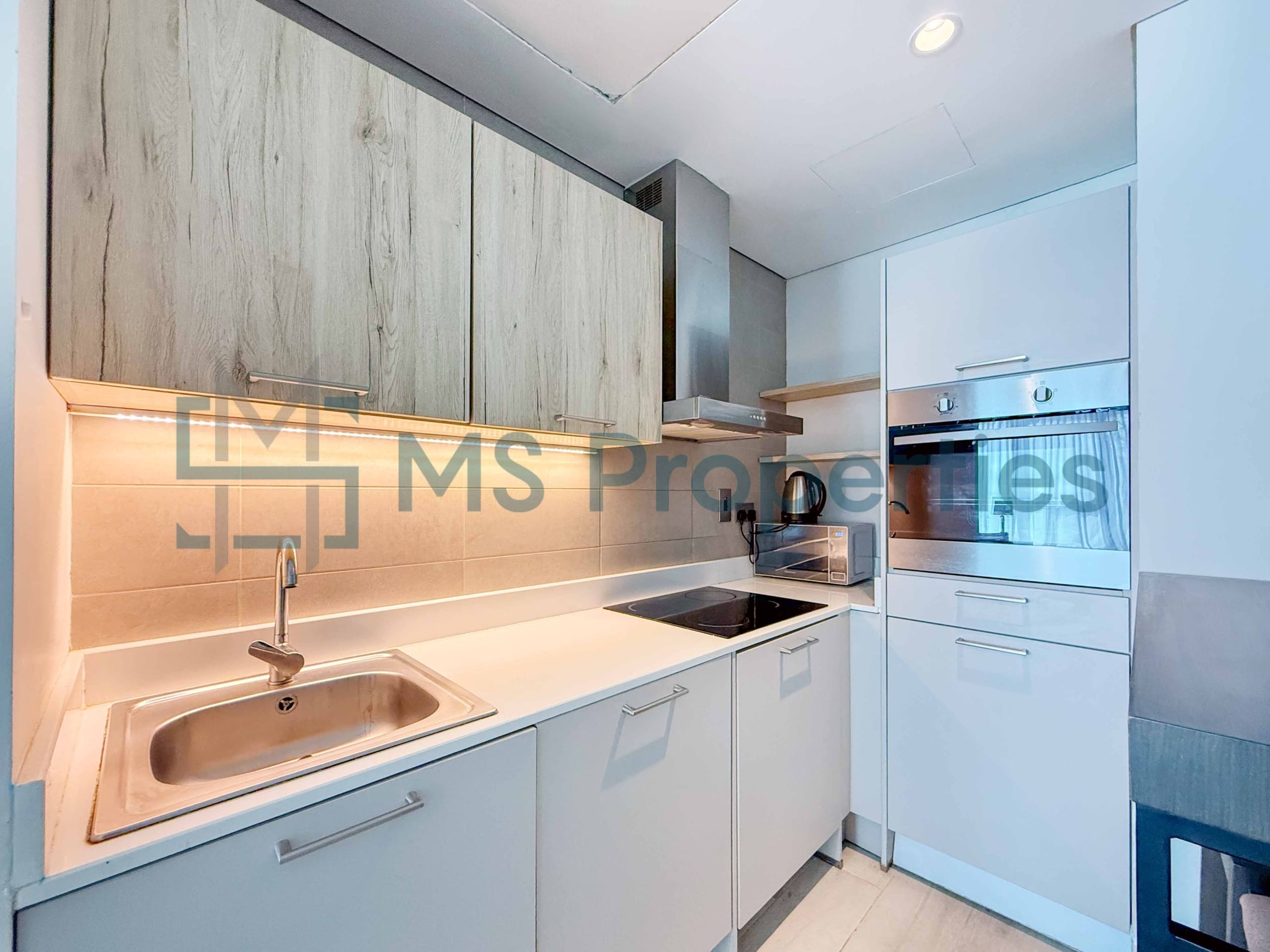 Alluring and Pristine Studio Flat + Bills Included