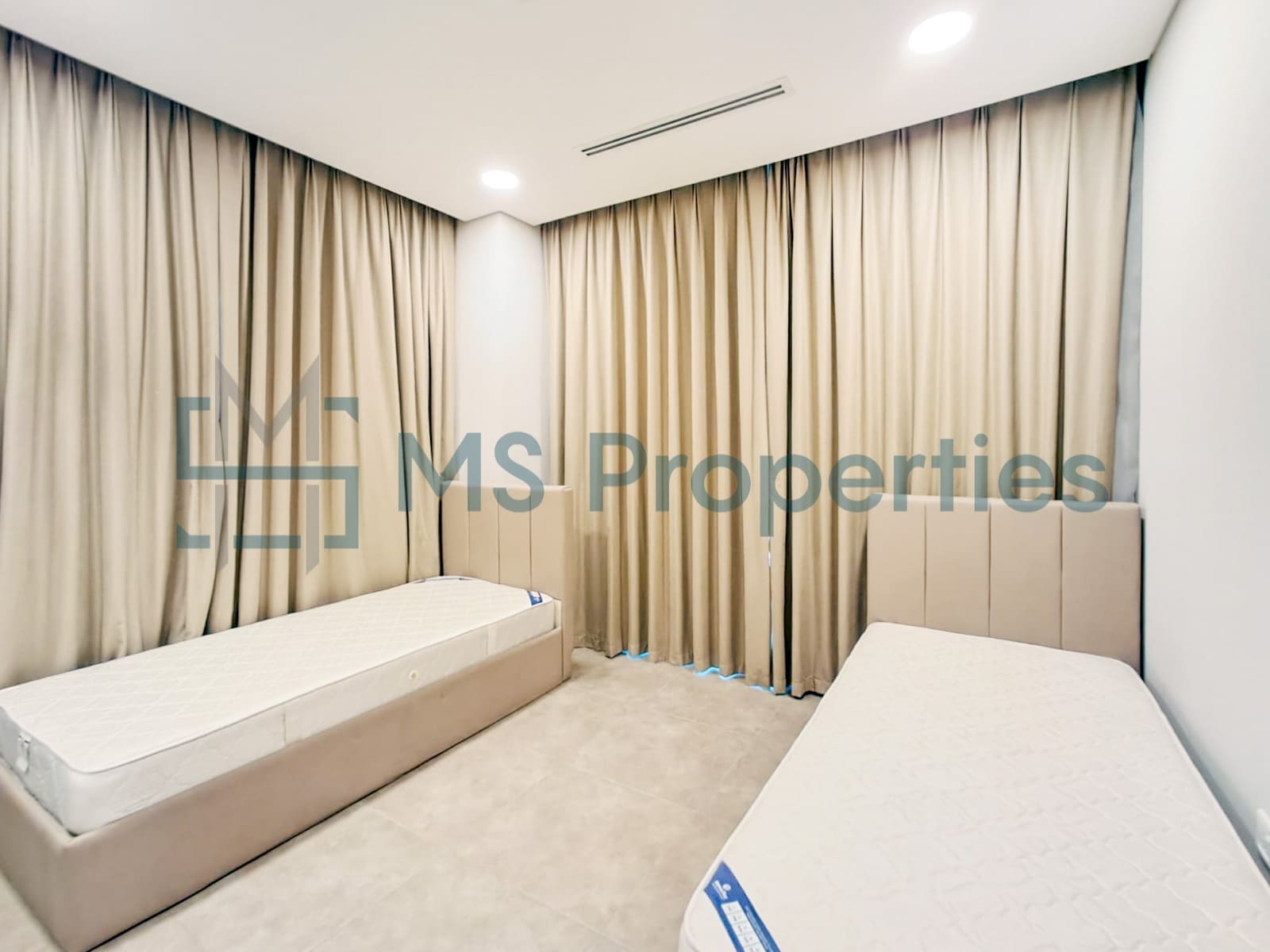 Low Rate | 2BHK Flat with Balcony | Prime Location