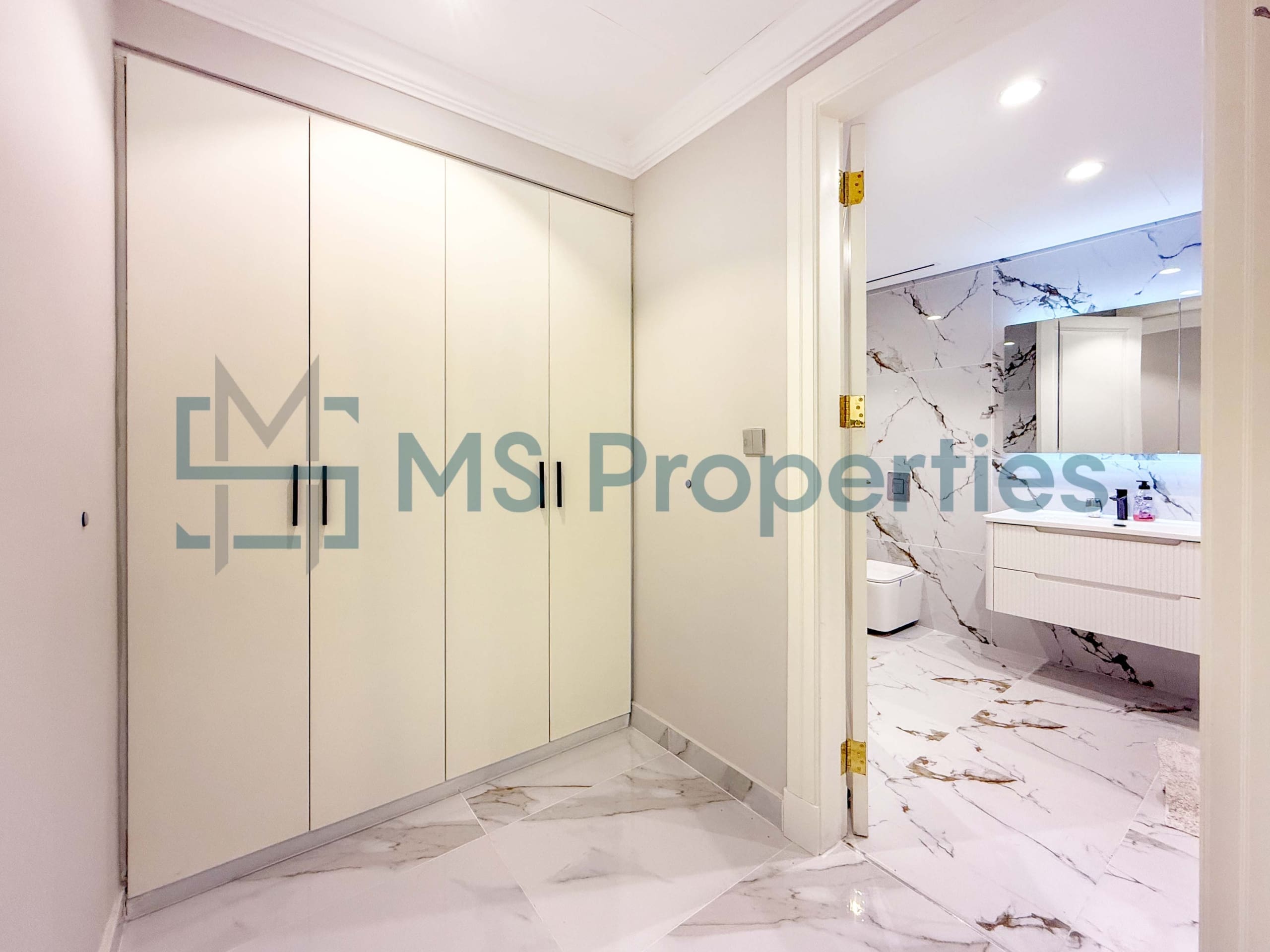 Luxurious 1BHK Flat in Prime Location in The Pearl