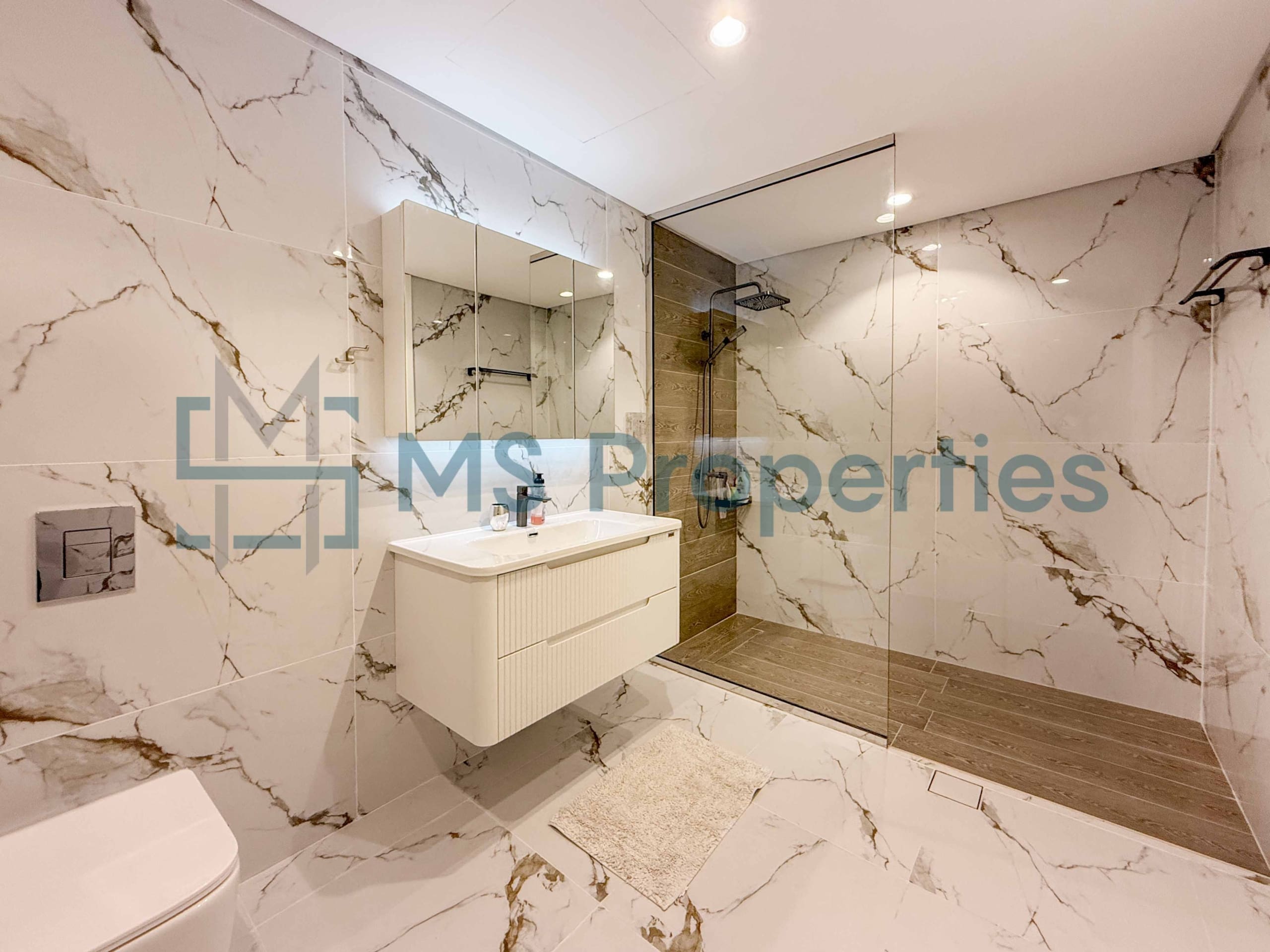 Luxurious 1BHK Flat in Prime Location in The Pearl