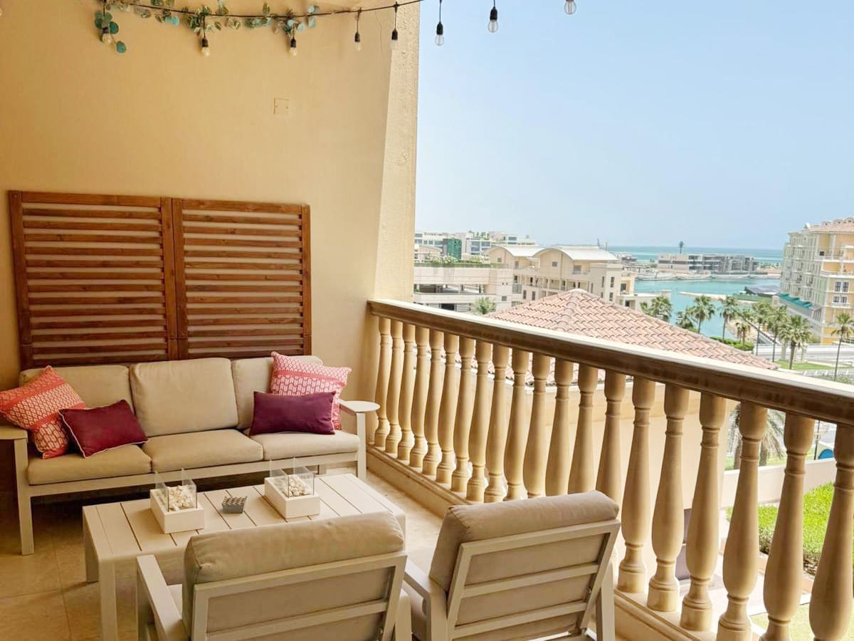 Stunning and Breath-taking 2BHK in Prime area of The Pearl