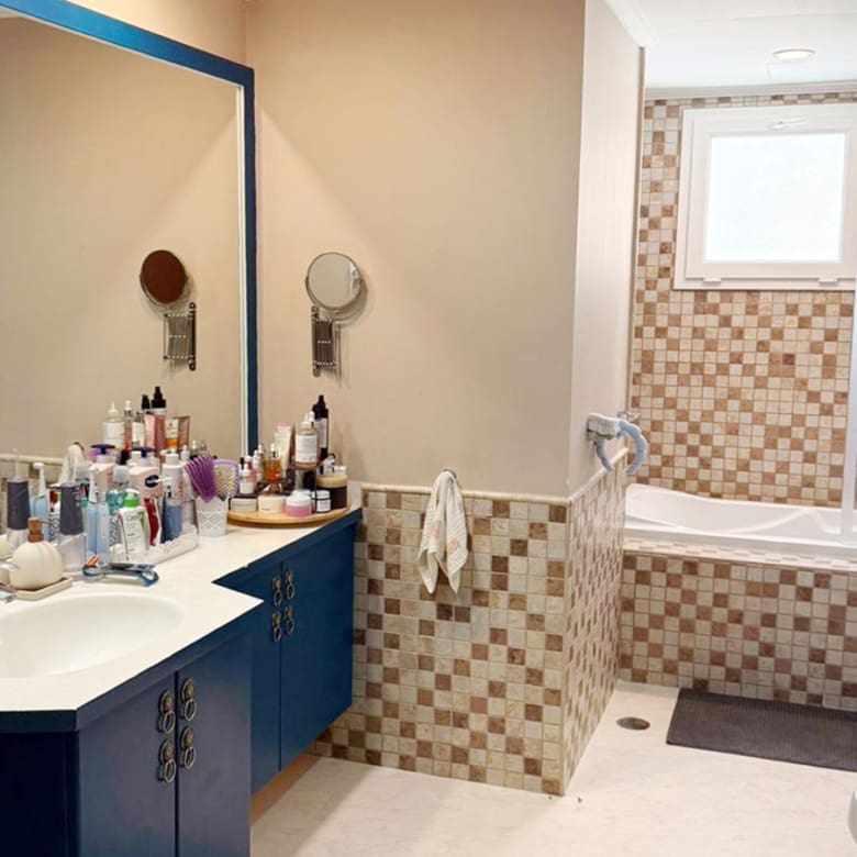 Stunning and Breath-taking 2BHK in Prime area of The Pearl