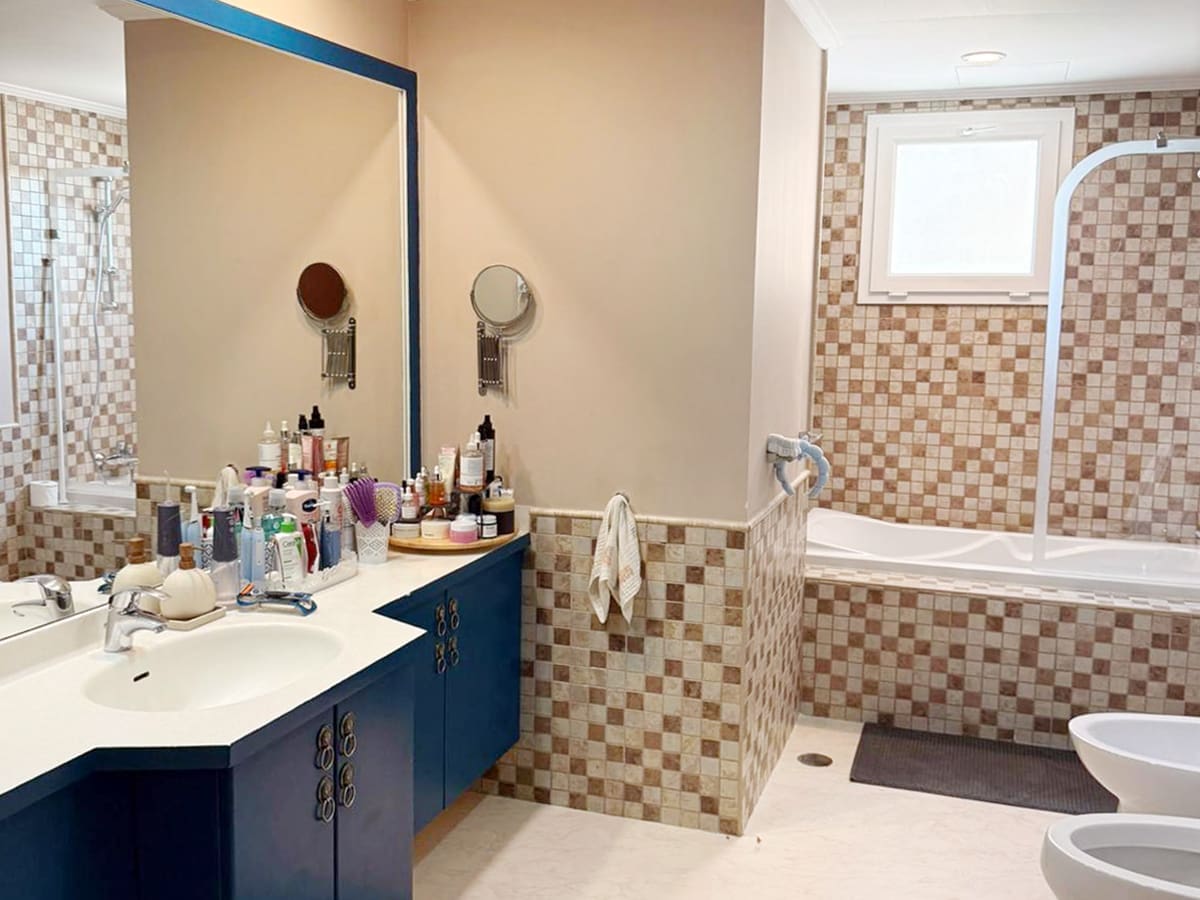 Stunning and Breath-taking 2BHK in Prime area of The Pearl