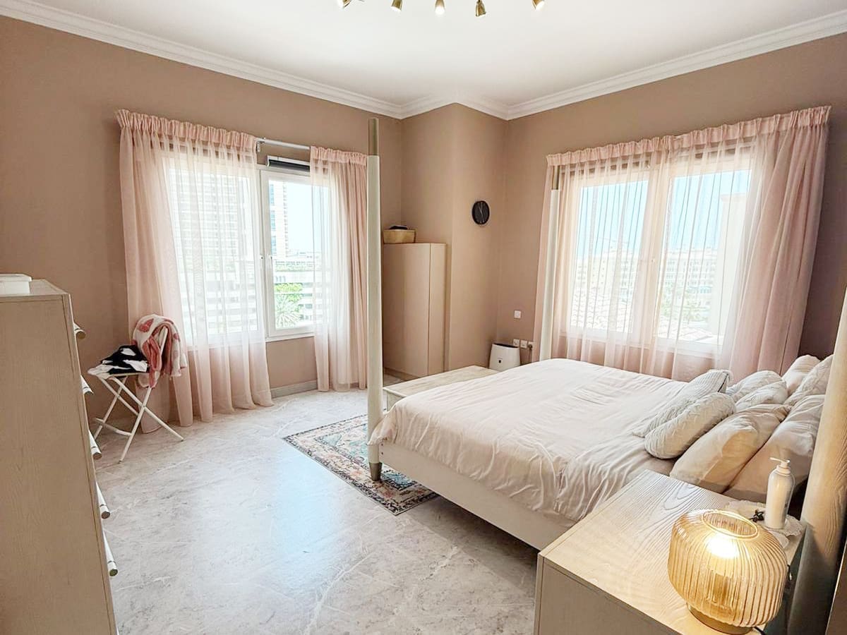 Stunning and Breath-taking 2BHK in Prime area of The Pearl
