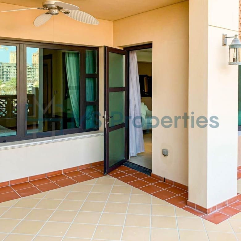 Luxurious 1Bedroom Townhouse with Stunning Balcony View