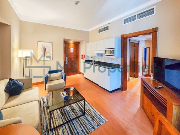 Amazing 1BHK Flat |Bills and Housekeeping Included