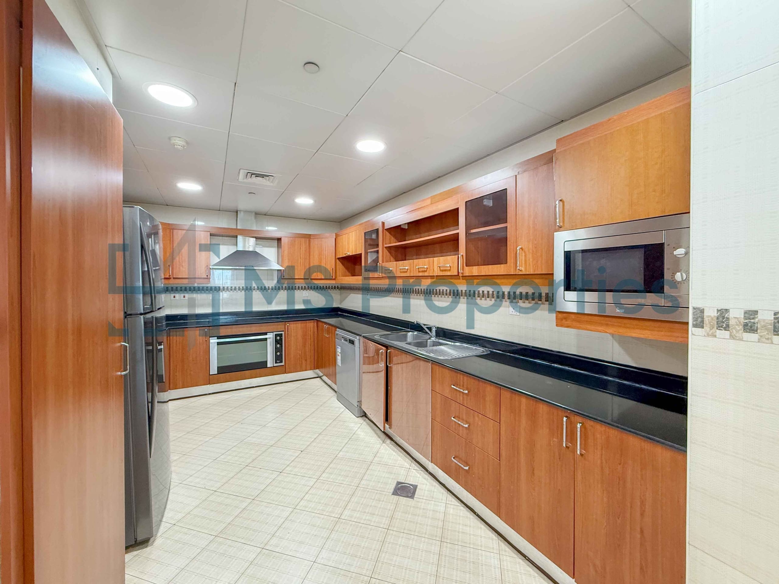 Amazing 2 BHK with Huge Balcony | Bills Included
