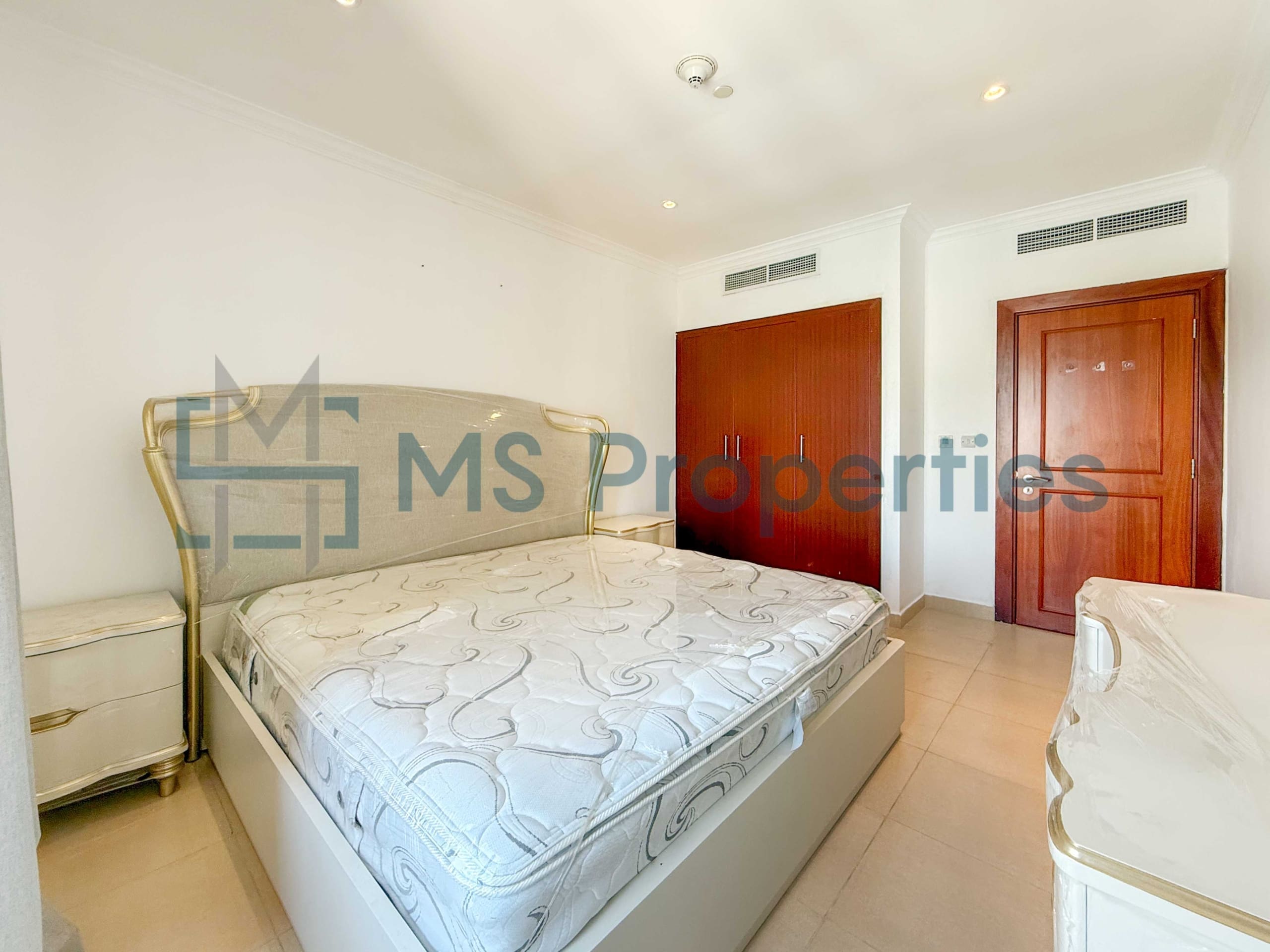 Contemporary 1BHK with Balcony | Amazing Marina View