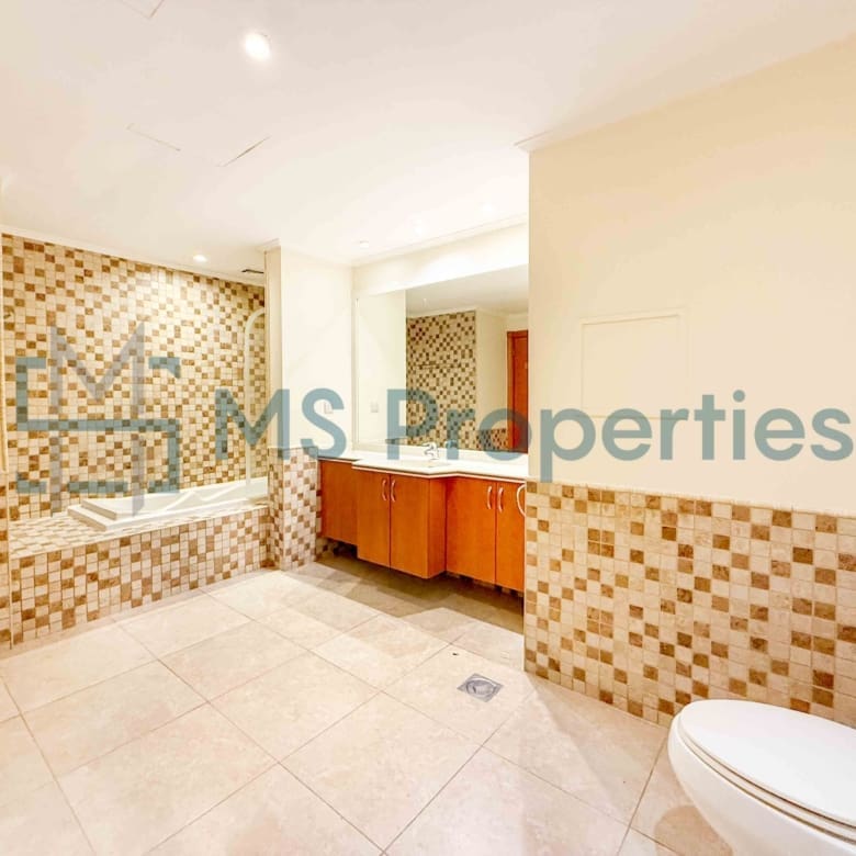 2 BHK Flat with Amazing Full Marina View Balcony