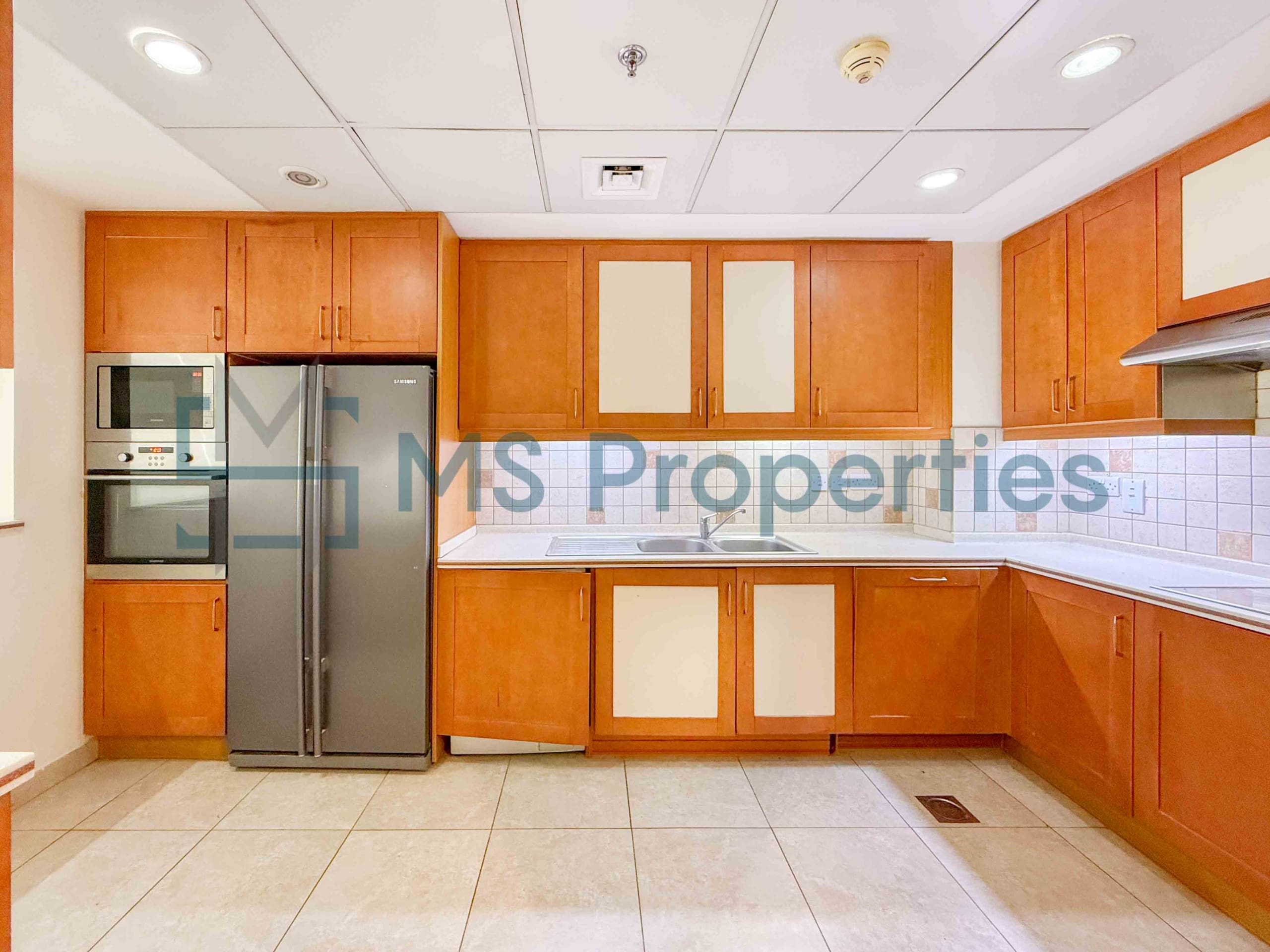 2 BHK Flat with Amazing Full Marina View Balcony