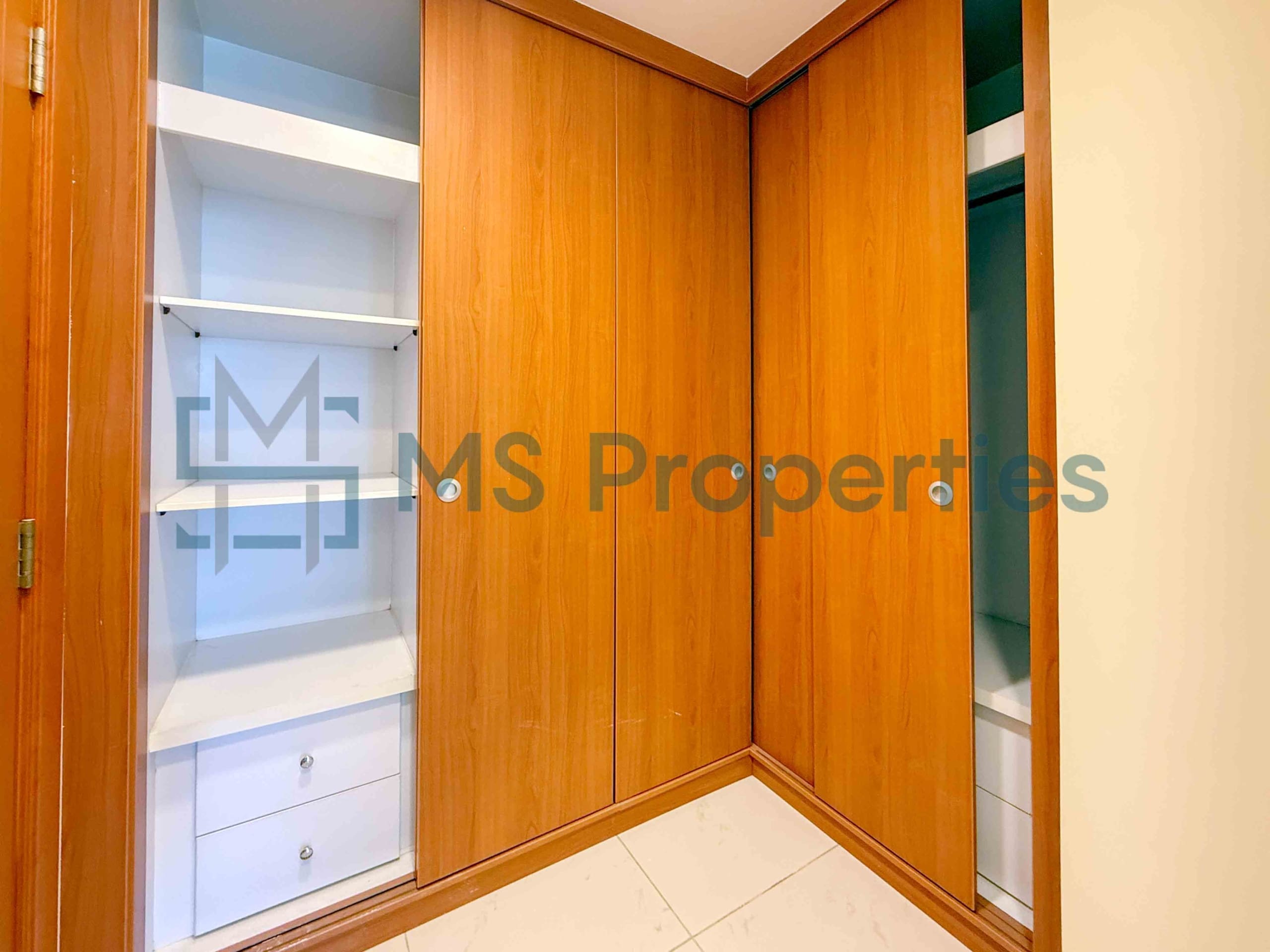 Beautiful 3BHK Flat | Furnished w/ Balcony Relaxing Sea View