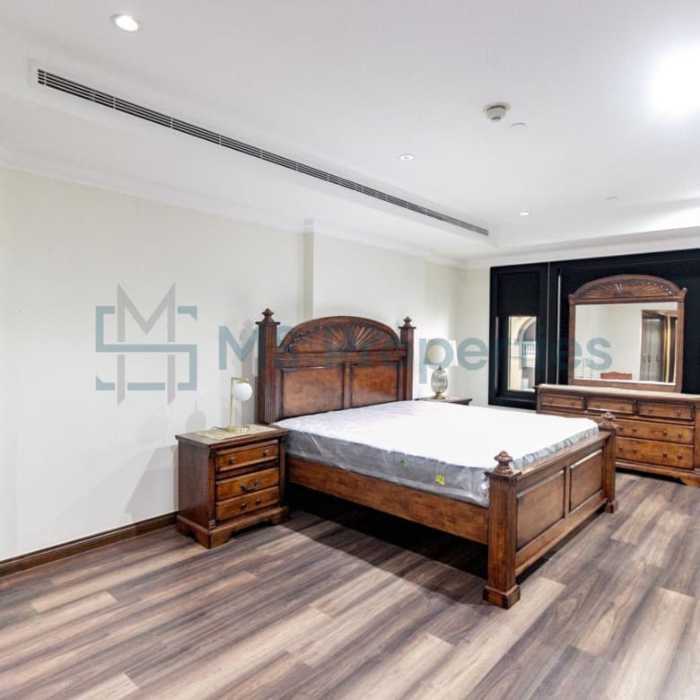 Lovely 1BHK Apartment with Balcony in Prime Area