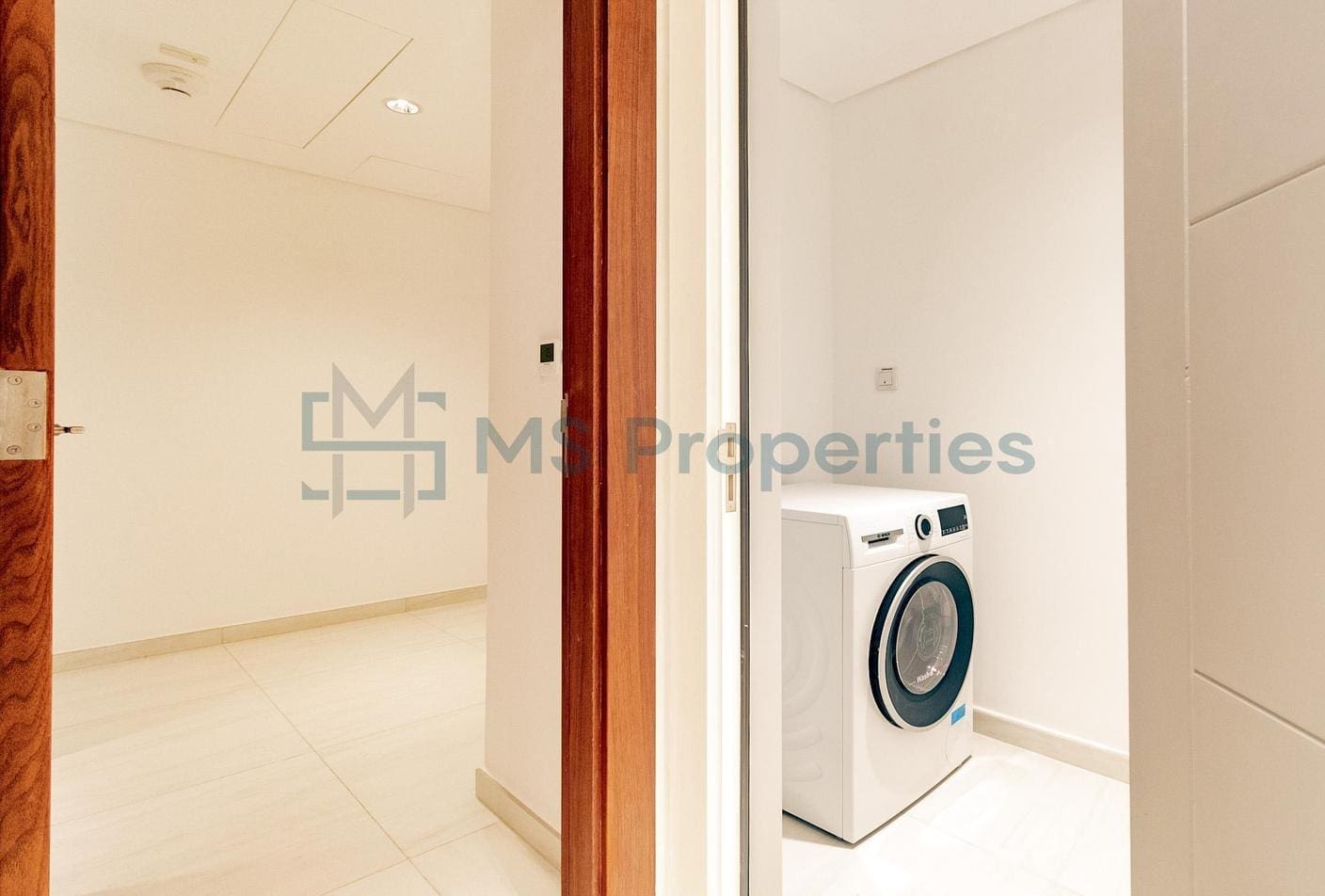 Elegant 2BHK + Maid | Perfect Lay out | Sea View