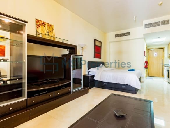Lovely Style Studio Apartment with Balcony | Bills Included