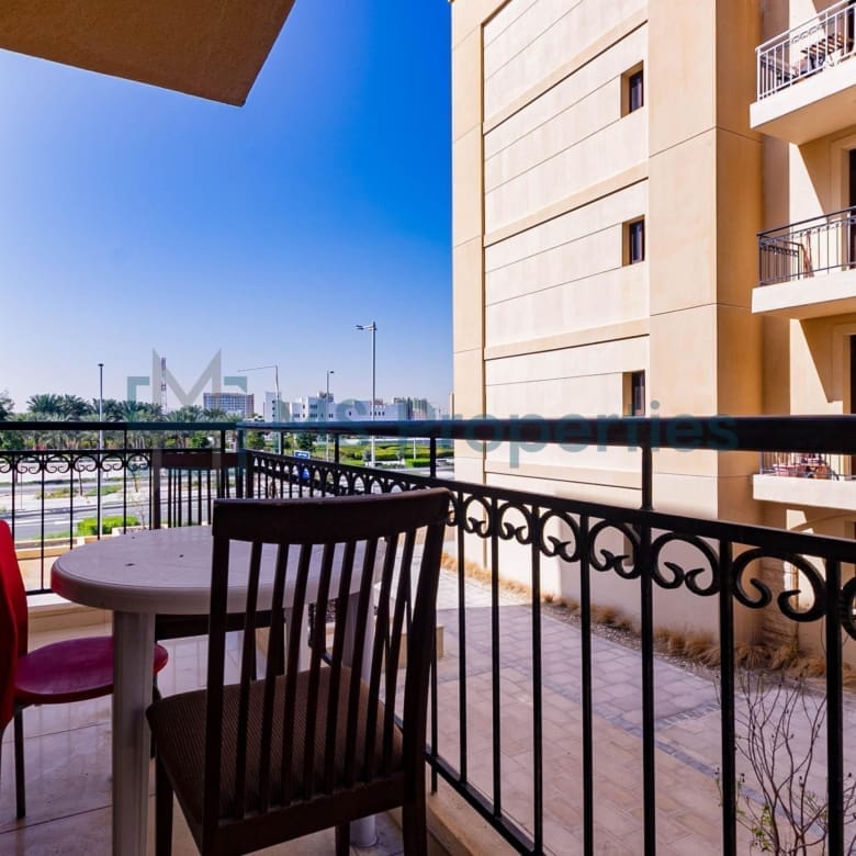 Lovely Style Studio Apartment with Balcony | Bills Included