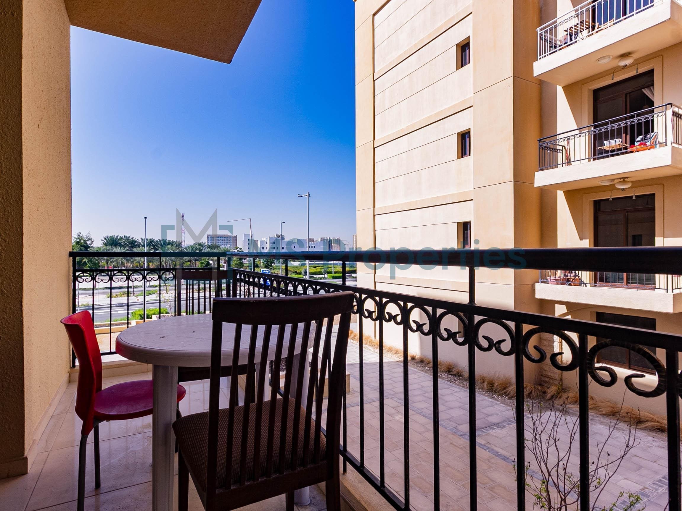 Lovely Style Studio Apartment with Balcony | Bills Included