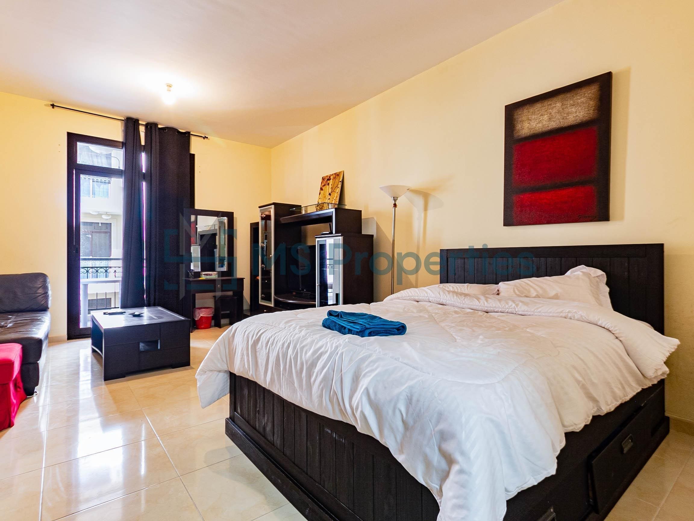 Lovely Style Studio Apartment with Balcony | Bills Included