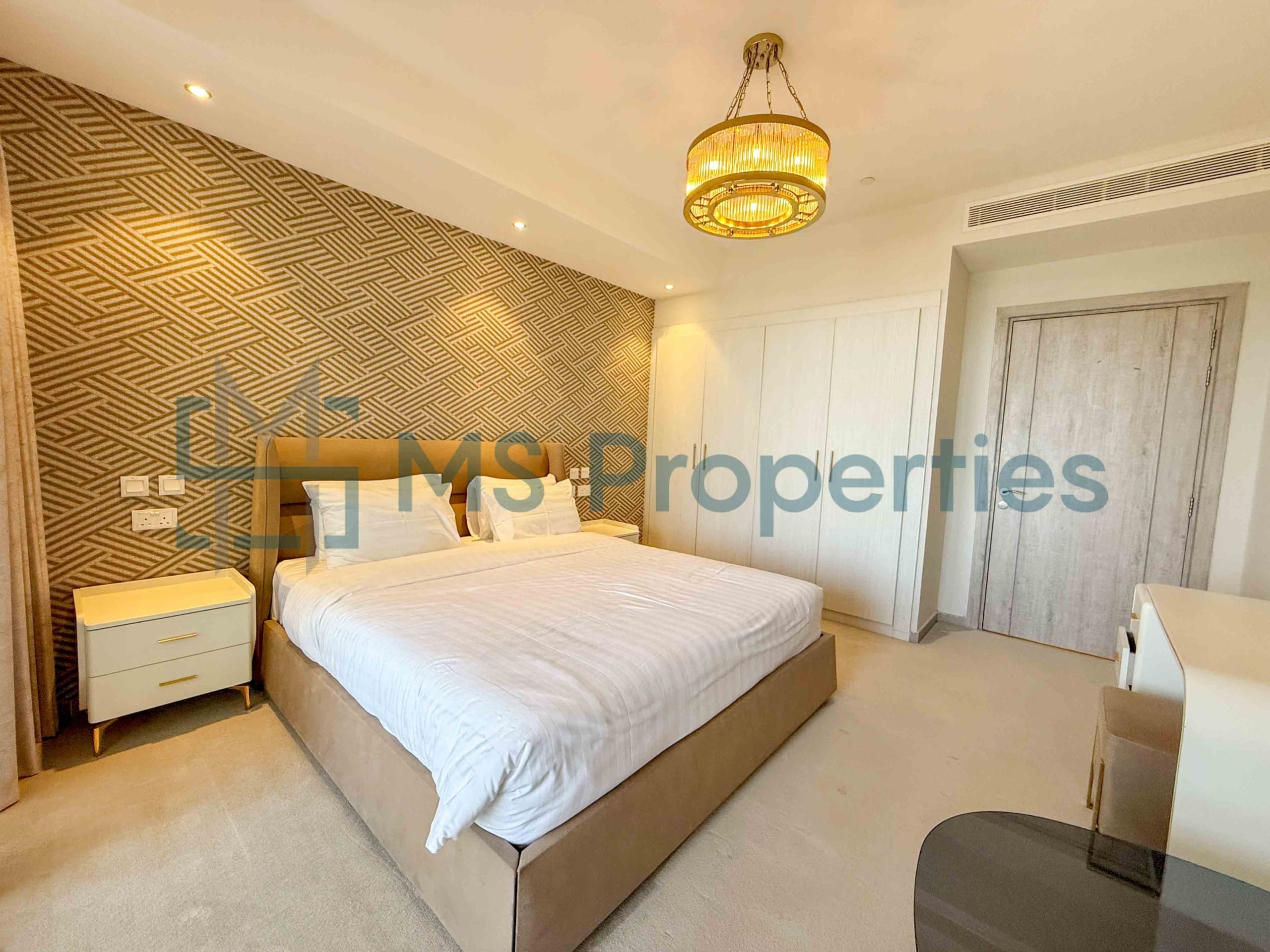 Pristine | 1BHK w/ Balcony Sea View | Bills Included