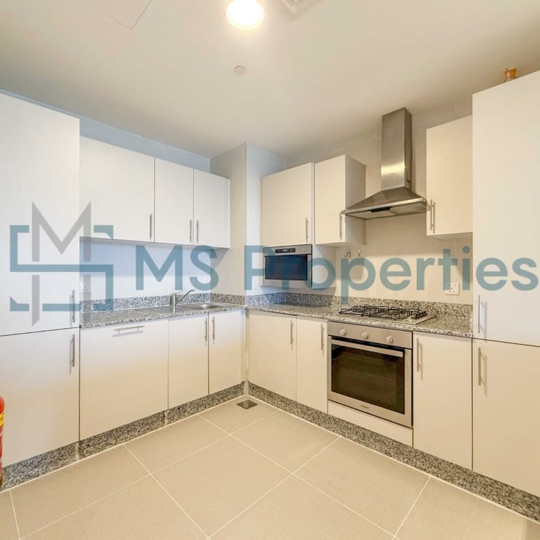 Pristine | 1BHK w/ Balcony Sea View | Bills Included