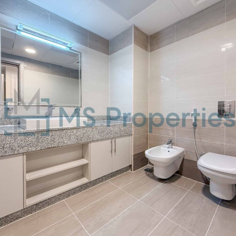 Pristine | 1BHK w/ Balcony Sea View | Bills Included