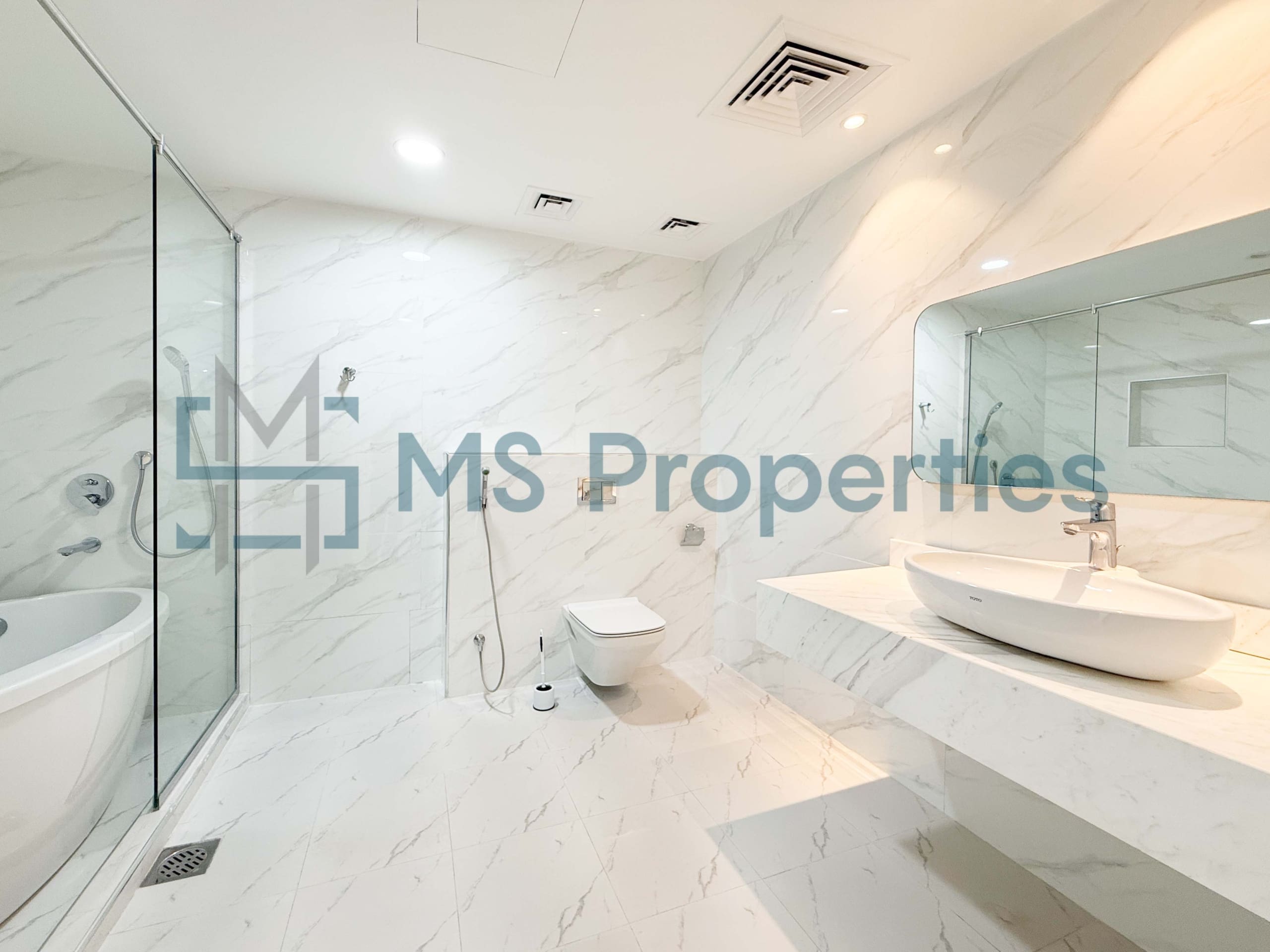 Spacious 2 BDR w/ Huge Balcony | Amazing Sea View
